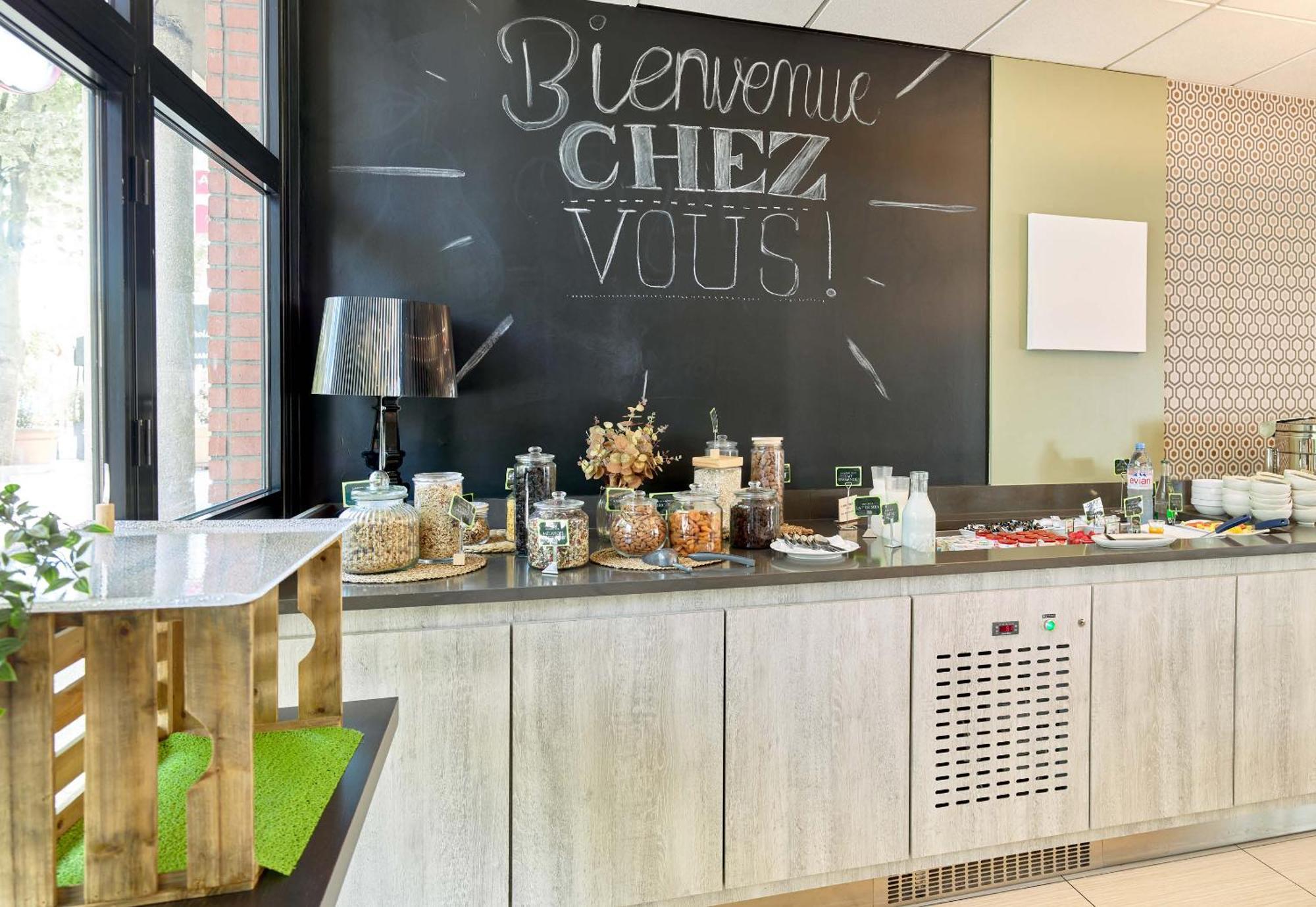 B&B Hotel Saint-Quentin-En-Yvelines Centre Gare 4 Etoiles モンティニー・ル・ブルトンヌー エクステリア 写真