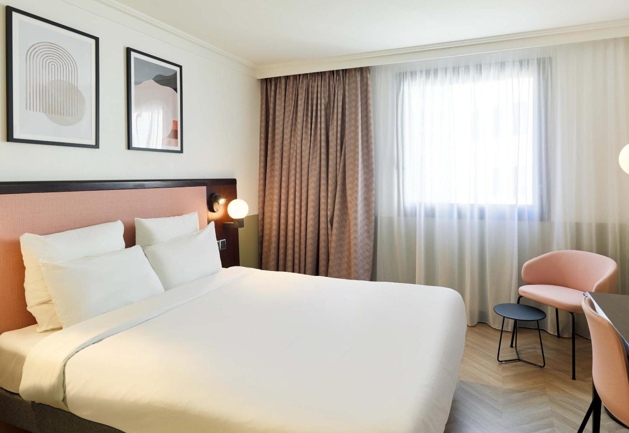B&B Hotel Saint-Quentin-En-Yvelines Centre Gare 4 Etoiles モンティニー・ル・ブルトンヌー エクステリア 写真