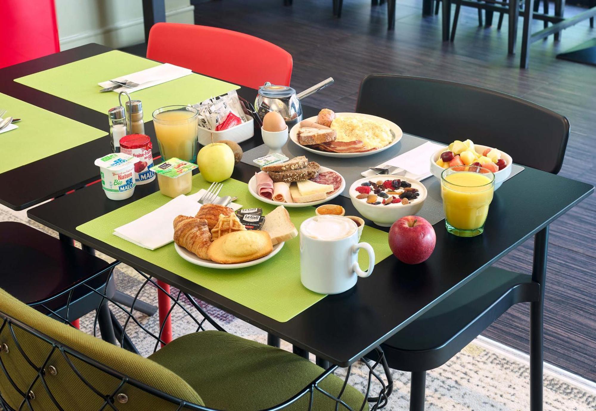 B&B Hotel Saint-Quentin-En-Yvelines Centre Gare 4 Etoiles モンティニー・ル・ブルトンヌー エクステリア 写真