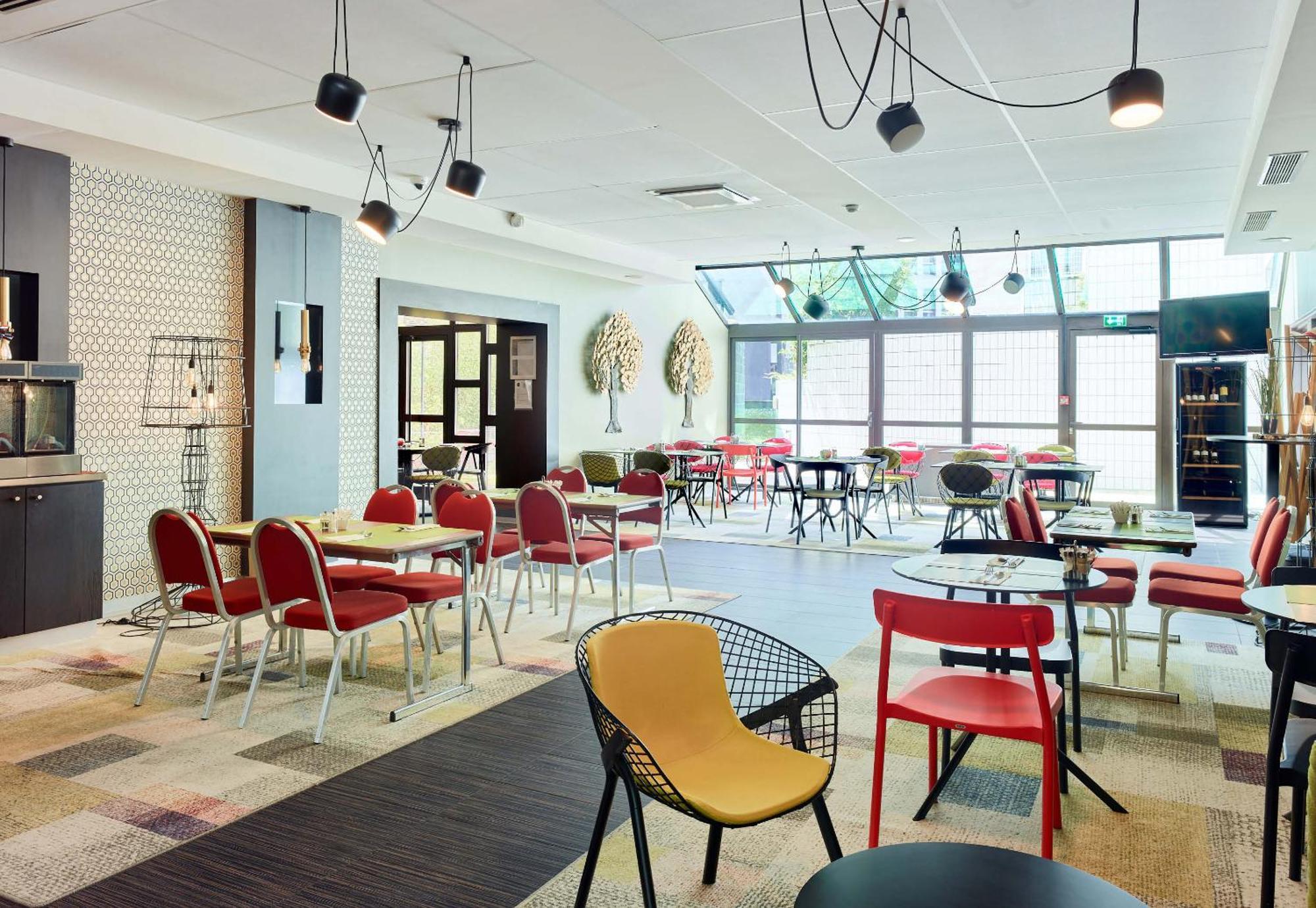 B&B Hotel Saint-Quentin-En-Yvelines Centre Gare 4 Etoiles モンティニー・ル・ブルトンヌー エクステリア 写真